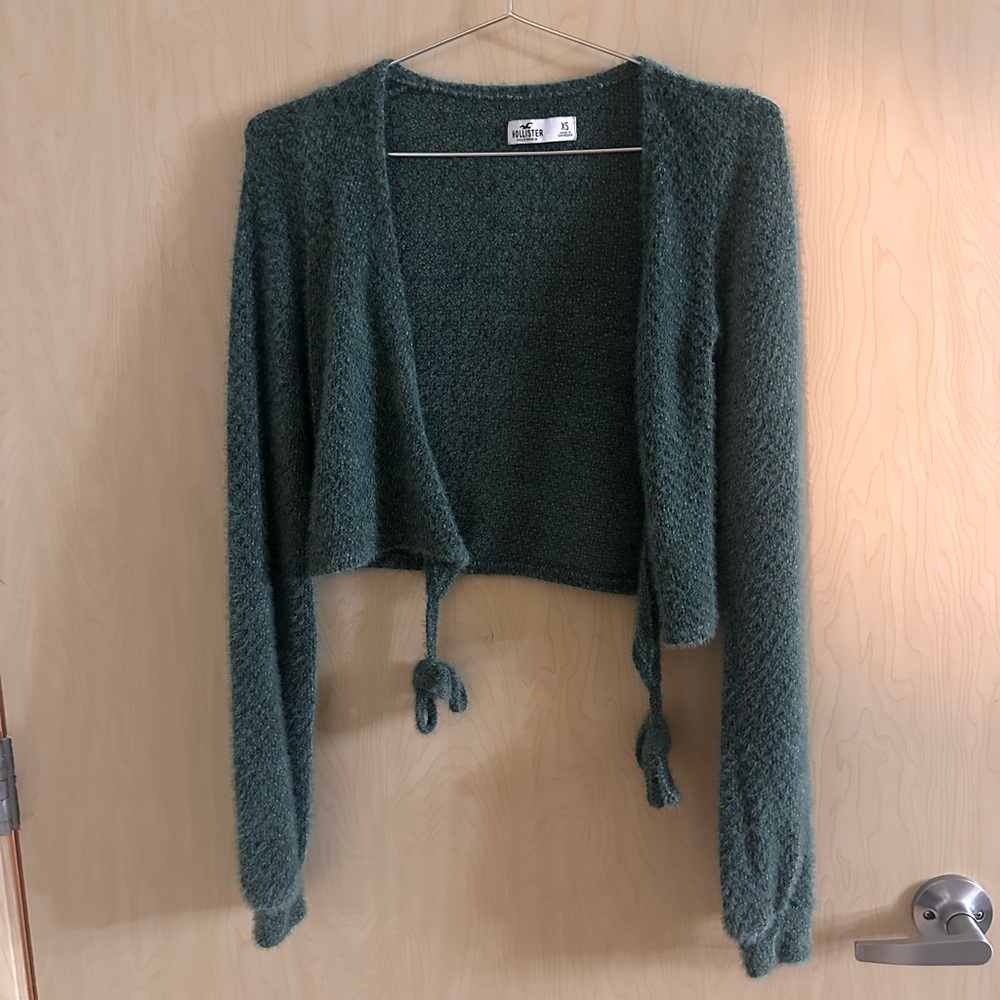 Hollister shrug